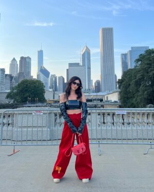 Foquinha Instagram - looks de festival: qual seu preferido? ✨ me inspirei na caixinha dos stories e selecionei alguns dos looks e makes que mais amei fazer em festivais nos últimos anos. Nos vemos no Rock in Rio semana que vem? 🖤 #RockinRio