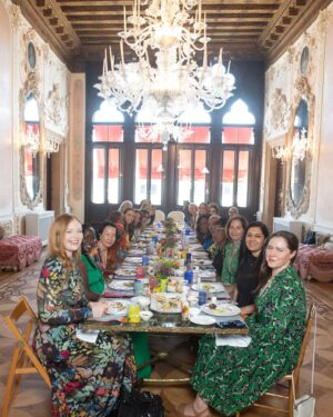 Freya Ridings Instagram - In all honesty a few weeks ago I was sent an email asking if I would like to fly to Venice Italy to perform at the 15th Annual @dvf awards for Empowerment Of Women and Female Leaders around the world. I said yes to 40  hours of travel because sitting around a table with these incredible female leaders was beyond a fever dream come true. I am in awe of these women for their achievements, passion and determination to change the world for the better ❤️🇮🇹 and meeting @oprah was unbelievable 😭