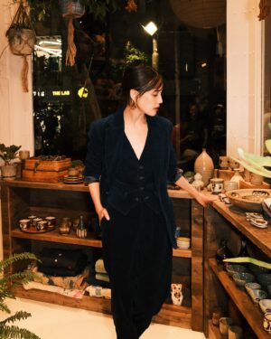 Fujii Karen Instagram - 2024年フォールコレクションがスタート🍂

リニューアルしたThe Polo Women’s Shopは、一歩足を踏み入れるだけで特別な世界が広がる空間。今回のPOP UPでは、美しい陶器も展示販売中。
Polo Ralph Laurenが描くタイムレスで洗練されたスタイル、この秋のワードローブに欠かせませんね。

ストア限定のアイテムも魅力的✨

•NORABIとの藍染コレクション【@norabi_indigo】
•ヴィンテージ感がたまらないパッチワークスウェット＆ニット
•ビッグサイズのPolo Bearも登場🐻

この秋は、特別な一着でさらに自分らしく楽しみましょう！

#ThePoloWomensShop
#PoloRalphLauren
#PR
@poloralphlauren