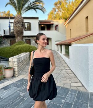 Funda Güray Instagram - Yunanın ve yazın dibini sıyırmaya geldim 🌚 

#oodt #photooftheday #samos