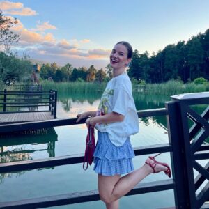 Funda Güray Instagram - Hangi fotoğraf bir olmalıydı sorunsalıma ortak olun 🍎

#outfitoftheday #oodt #photooftheday