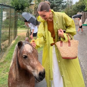 Funda Güray Instagram - Alpaka bestiemle her hafta düzenli buluşuruz diğerleri de çaya mutlaka uğrar 🫠🦙 

#animal #zoophotography #zoo #naturallife