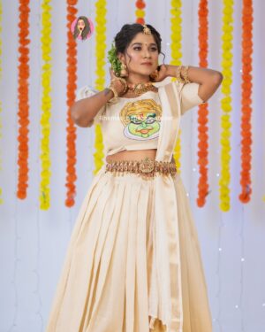Gabriella Sellus Instagram - May the melodies of Onam bring harmony to your life and the dance of celebration continue forever 🌸✨

Wishing y’all a very happy Onam! From team #rhemasbellezzaatelier™️ ❤️🙏🏻

Ft: @gabrellasellus_official 
Mua: @rhema_ashok @rhemas_bellezza_atelier 
Wearing: @prisara_thedesignercompany 
Hairstylist: @miss_pretty_makeoverartist 
Decoration: @md__your__surprise__paradise 
Dop: @jaihindh_photography 
Flower: @lsquarebridalflowerdesigner 
Studio: @srbsmodellingstudios 
Jewellery: @gold_copy1486