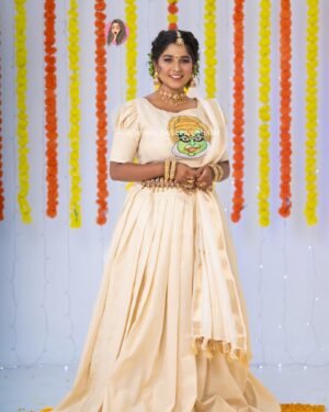 Gabriella Sellus Instagram - May the melodies of Onam bring harmony to your life and the dance of celebration continue forever 🌸✨

Wishing y’all a very happy Onam! From team #rhemasbellezzaatelier™️ ❤️🙏🏻

Ft: @gabrellasellus_official 
Mua: @rhema_ashok @rhemas_bellezza_atelier 
Wearing: @prisara_thedesignercompany 
Hairstylist: @miss_pretty_makeoverartist 
Decoration: @md__your__surprise__paradise 
Dop: @jaihindh_photography 
Flower: @lsquarebridalflowerdesigner 
Studio: @srbsmodellingstudios 
Jewellery: @gold_copy1486