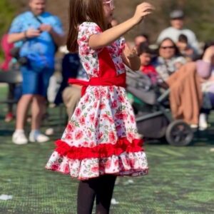 Gala Caldirola Instagram - Que me dicen de esta Huasita hermosa?🇨🇱❤️
Bailando Pascuense y ese ritmo que lleva esta claro que no lo sacó de la mamá 😂
Le pediré que me de clases de baile! Jaja
#chile