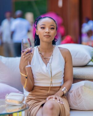 Gaosi Raditholo Instagram - I don’t indulge but… I did take a sip or two! & I must say @nerowineglobal is so good! So smooth! ✨🌻✨ if I had the jargon I’d be a wild word smith right now…  S/O to  @mokoenalive for upholding such impressive standards! … ✨🌹🍃
