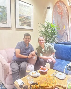 Garima Arora Instagram - Some surprise lunches just make your year! It was great to see chef @sanjeevkapoor by chance in Delhi and having spent the afternoon listening to his stories, his encouragement and his never ending passion for Indian cuisine reminded me once again why he will forever be the GREATEST OF ALL! 🫡 👨‍🍳 🌟