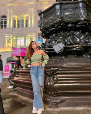 Garima Sharma Instagram - London’s night view 👀🌸 
#travel #londoneye #trafalgarsquare