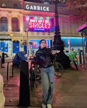 Garima Sharma Instagram - London’s night view 👀🌸 
#travel #londoneye #trafalgarsquare