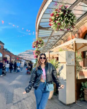 Garima Sharma Instagram - Creating memories 🇬🇧 
#travel #lifeisfun #gratefultouniverse #keepsmiling #london #Uk