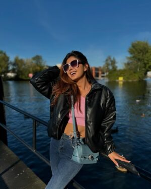 Garima Sharma Instagram - Creating memories 🇬🇧 
#travel #lifeisfun #gratefultouniverse #keepsmiling #london #Uk