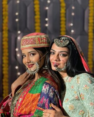 Garvita Sadhwani Instagram - Two beauties
two sisters
one frame ❤️😮‍💨