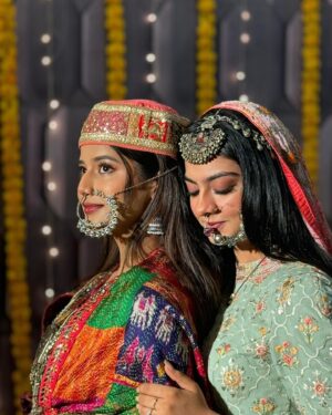 Garvita Sadhwani Instagram - Two beauties
two sisters
one frame ❤️😮‍💨