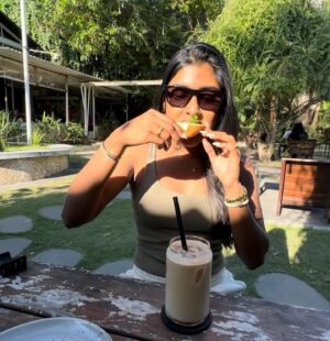 Gayathri Reddy Instagram - 🫶🏻🌴🌻