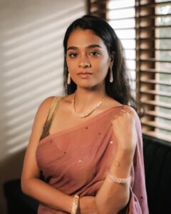 Actress Gayathrie HD Photos and Wallpapers November 2024