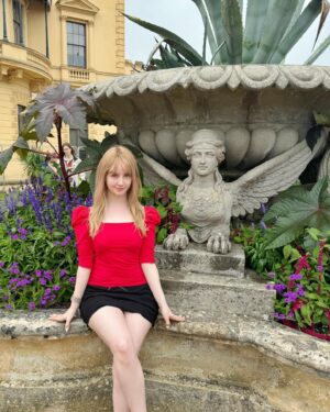 Gemma Louise Instagram - オズボーン・ハウスの外🪻
かつてのイギリス王室の離宮👑
I went to visit Osborne house which is a former royal residence on the Isle of Wight. The architecture was so beautiful!!
#osbornehouse #オズボーンハウス #イギリス