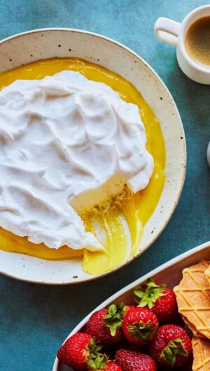 Geneviève O'Gleman Instagram - 🍰

1 dodo!! C’est DEMAIN que DENT SUCRÉE sera dispo partout, partout!

J’ai troooooop hâte!🤩

Et voici une de mes recettes pref du livre, un trempette “tarte au citron”... parce qu’on s’entend, le meilleur dans une tarte au citron, c’est pas la croûte, c’est la garniture!😉

Avec des fruits et des biscuits, c’est trooooop bon!

Geneviève xx

#dentsucrée #nouveauté #desserts #cookbook @leseditionsdelhomme @leseditionsdelhomme_europe