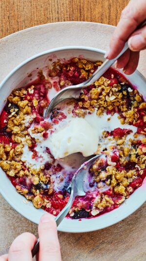 Geneviève O'Gleman Instagram - 🍰🍰🍰

DENT SUCRÉE sort dans… 3 dodos!

Voici une nouvelle recette! Une croustade vraiment rapide pour passer tous les fruits que vous avez achetés et qui commencent à être un peu ratatinés! 🍓

En plus elle est préparée… au micro-ondes! Oui, oui! Parfait quand on a une petite envie sucrée entre deux épisodes de notre série préférée!!

Demain, nouvelle journée, nouvelle vidéo! 🤩

Geneviève xx

#dentsucrée #nouveauté #desserts #cookbook @leseditionsdelhomme @leseditionsdelhomme_europe