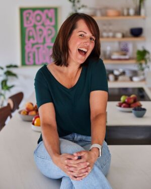 Geneviève O'Gleman Instagram - SURPRISE !! 👀

J’ai une belle nouvelle à vous annoncer…

À partir du 6 septembre… je serai de retour à la télé!! Chaque vendredi, je cuisinerai pour vous de nouvelles recettes santé et pas compliquées à Salut Bonjour à TVA!!! 🥳

Super contente de me joindre à l’équipe et surtout, de vous retrouver!

Yahouuuuu! 

Geneviève xx

P.S. Et c’est pas fini… j’ai d’autres belles nouvelles à vous annoncer bientôt, bientôt! 🎉💁🏻‍♀️ 

@salutbonjourofficiel @tvareseau 
#cuisine #télé #recette