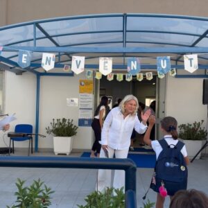 Giada Pezzaioli Instagram - Primo giorno della 2B elementare 🏫🚌 
Buon inzio amore mio! 

Gruppo mamme presente 🙋‍♀️ ☄️🤣 #scuola