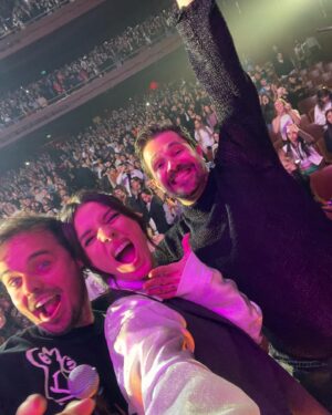 Gimena Accardi Instagram - gracias @natijota por pedirlo, gracias @olgaenvivo por realizarlo, gracias @bycrismorena por crearlo y GRACIAS A USTEDES POR ESTAR SIEMPRE DEL OTRO LADO BANCANDO! 💘 sin dudas, fue un evento icónico e inolvidable para todos. salió todo fantástico porque hubo muuucha gente trabajando sin dormir para lograrlo! son unos capos totales! en lo personal, volver a subirme al Rex con mis amigos, y el amor de mi vida es una experiencia que no pensé que se repetiría y fue muuuy emocionante! wow todavia estoy sin palabras…sigo en las nubes 🥹
*la rompiste todaaa @natijota gracias por invitarme a hacerlo con vos. 🌹