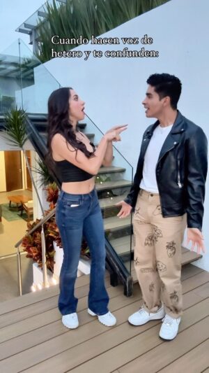 Gimena Gómez Instagram - Perdón por la atroz confusión… Nuevo BFF! 👯💅🏻💕
.
.
.
#humor #comedia #chistesdeamigos #risa #comedy #humordeamigos #fun #cosasdeamigos #couplescomedy