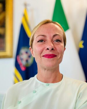 Giorgia Meloni Instagram - L’Italia sta crescendo più di altre Nazioni europee, nonostante il rallentamento dell’economia mondiale e la delicata situazione internazionale. I dati macroeconomici – dal Pil all’occupazione, dall’export agli investimenti - sono positivi e rappresentano un segnale di grande fiducia. Proprio in questi giorni arriva il dato Istat del tasso di disoccupazione più basso dal 2008: 6,5%.

Le scelte serie che abbiamo fatto, insieme alla centralità e all’autorevolezza dimostrata a livello internazionale, stanno contribuendo al buon andamento della nostra economia. Adesso è fondamentale rafforzare e consolidare il quadro economico con le scelte che faremo nella prossima manovra economica, ispirata al buon senso e alla serietà.

La stagione dei soldi gettati dalla finestra e dei bonus è finita e non tornerà fin quando ci saremo noi al governo. Tutte le risorse disponibili devono continuare a essere concentrate nel sostegno alle imprese che assumono e che creano posti di lavoro e per rafforzare il potere di acquisto delle famiglie e dei lavoratori.