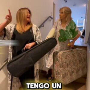Gladys Florimonte Instagram - 🇺🇾 YENDO!!! MONTEVIDEO ALLÁ VAMOS !!!!

Nos despedimos en Uruguay!!!

☀️¡2 únicas funciones!☀️

17 y 18 de AGOSTO
en el @teatrometro
@nazarenavelez y @florimontegladys
Dirección: @manuelgonzalez.gil

🎟 Entradas ya a la venta por @redtickets.uy

#DosLocasDeRemate #Teatro #teatrouruguay #uruguay #nazarenavelez #gladysflorimonte 

Prensa : @gabrielkepekian