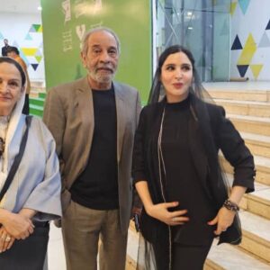 Golab Adine Instagram - صفحه ى ا-
صد افسوس كه آب و نيروى برق در دسترس بسيارى از مردم ما نيست . 
همراه با آقاى داريوش فرهنك در اولين جشنواره " با انرژى " مراسم پايانى