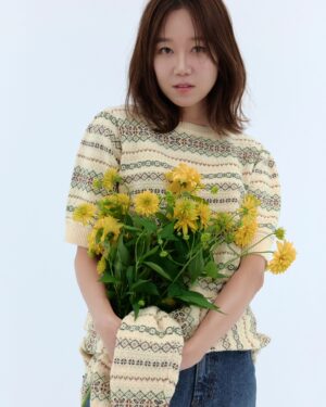 Gong Hyo-jin Instagram - @depound 컬러렌즈가 청순하도록 도와주는군요