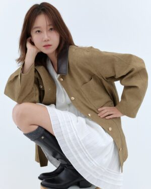 Gong Hyo-jin Instagram - @depound 컬러렌즈가 청순하도록 도와주는군요