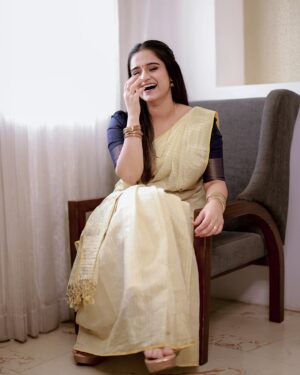 Gopika Anil Instagram - Happy Atham 😀🌸🌼
.
Happiness is wearing thalikettu saree again 😀

Pc- @reshma_photography ♥️
Mua- @pooja_vysh_makeovers ♥️

#happyatham #onamseason #onam #loveforsetsaree #keralasaree #traditional #sareelove #festival #celebrations
