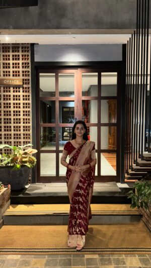 Gopika Udayan Instagram - 🥀

Wearing @vijayalakshmi_sarees
Shot by @muhdd.ashraff