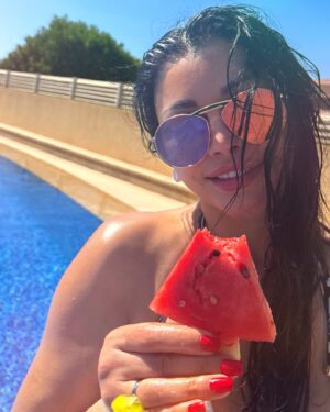 Haifa Wehbe Instagram - “I love how summer just wraps its arms around me like a warm blanket.”⛱️☀️🦋💋🏊💙🍉

#summer #love #marassi # #haifawehbe