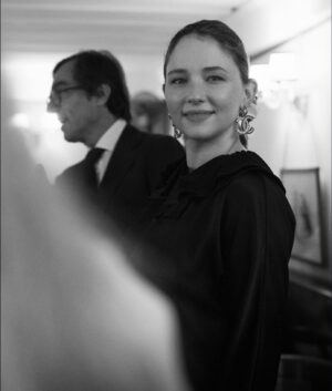 Haley Bennett Instagram - Thank you @chanelofficial for acknowledging film and culture and always creating a safe space for artists 🎥 @VanityFairItalia