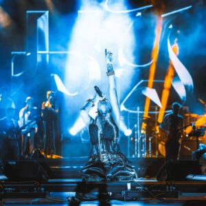 Hande Yener Instagram - Dün İzmir Fuarı💥
Orkestra 
@umitkuzer 
@arikansirakaya 
@merttug 
@ozansariboga 
@can___alper 
@naztaskinbas 
@idilagaoglu 
@7nekt 
Teknik 
@alicanaliertas 
@aktncyy 
@grozmusic 
Işık 
@mustafa.kap 
Sahne amiri @iskender_stage 
Saç : @mehmettiren 
Makyaj : @akinstayn 
Styling :  @lorysstyling 
Bustier @gizemaltayy_ 
Fotoğraflar : @canndervisoglu
@caglarraw @tuqb3rk 
Koreograf @mertbalturk 
Dansçılar 
@mertbalturk 
@izmirtenim 
@gulogluburcu 
@efetankiz 
@toygun.klnc 
@kaya.godfrey 
@kayagmze1