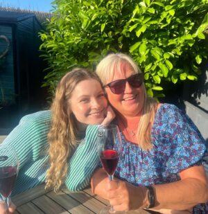 Hannah Dodd Instagram - Summerrrr ☀️