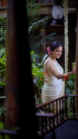Hannah Reji Koshy Instagram - @sameerasaneeshkochi X @amaera_jewels 
Actress @hannahrejikoshy 

@aghoshvyshnavam_avm frames
@sameerasaneeshkochi 
@sameerasaneesh 
@amaera_jewels 
@shari_naressh_makeup 
@rossittawoodcastle