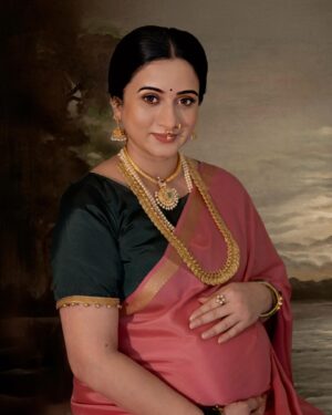 Harshika Poonacha Instagram - And the greatest #ravivarma inspired #paintings are here 💕💕💕
So so happy for the response on the video 💕💕💕
Here are the pictures 💕💕💕
Thankyou team 💕💕💕
Inspired by the Greatest Ravivarma painting 💕
My maternity shoot was nothing but a beautiful portrait showcasing a beautiful mother expecting her little blessing 💕
Thankyou @kalyanjewellers_official for handpicking the exact antique jewellery i needed for the shoot 💕
My beautiful team who is the reason behind this output :
PC and shoot setup @littleshotsbyhema 
Concept and styling @savitha_reddy 
MUH @prashanthmakeover 
Assisting @makeoversbyindiravisage 
Saree @label_saistudio 
Blouse @kanya_by_swethaprajwal 
Other jewellery @desilverstudioblr