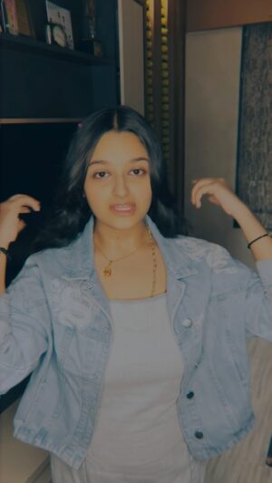 Harshita Ojha Instagram - “Uno reverse”sirf yahi dono lines aate the pure Gaane me 🤡

#unoreverse #icespice #diditfirst #transition #reels #fyp #pop #trendingreels #harshitaojha