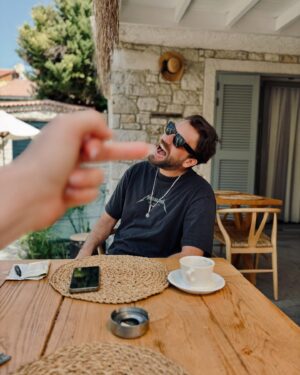 Hayal Köseoğlu Instagram - resting bitch face eşliğinde sağ ayakla girdiğimiz sürpriz sonlu ağustos dump'ı.