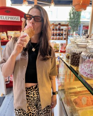 Hayley Atwell Instagram - Hope you all had a beautiful summer with your favourite books, pets and desserts 🍦