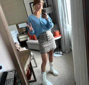 Heather Morris Instagram - It’s almost sweater weather….