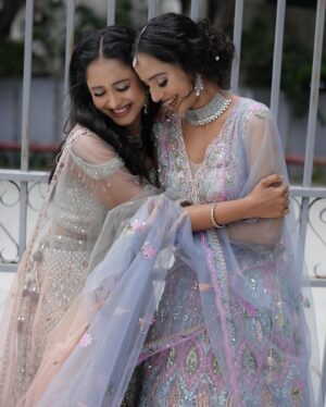 Heena Parmar Instagram - The Serena to my Blair.👯‍♀️
#heena #tina #frienshipgoals