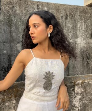 Heena Parmar Instagram - Hello ♥️

#heenaparmar #pic #white #curly #curlyhair #curls #curlyhairstyles #curlybeauties #curlygirls #hair #explore #explorepage