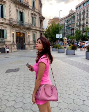Hemal Ingle Instagram - The last two pictures remind me of Dora the explorer 😂

#HemliinSpain