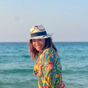 Hend Sabry Instagram - Captured by my bestie @eventyabyhanan_akil 🌅🌅☀️🌊🌊
