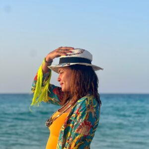 Hend Sabry Instagram - Captured by my bestie @eventyabyhanan_akil 🌅🌅☀️🌊🌊