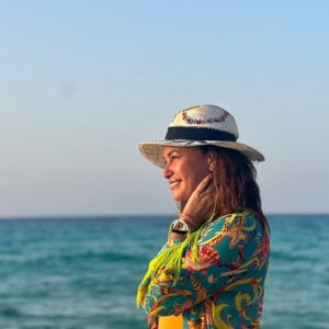 Hend Sabry Instagram - Captured by my bestie @eventyabyhanan_akil 🌅🌅☀️🌊🌊