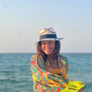 Hend Sabry Instagram - Captured by my bestie @eventyabyhanan_akil 🌅🌅☀️🌊🌊